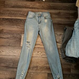 super comfortable jeans color is super cute fits very well